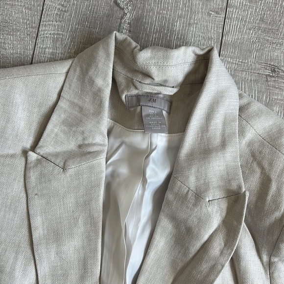 Linen Blazer - Picture 3 of 4